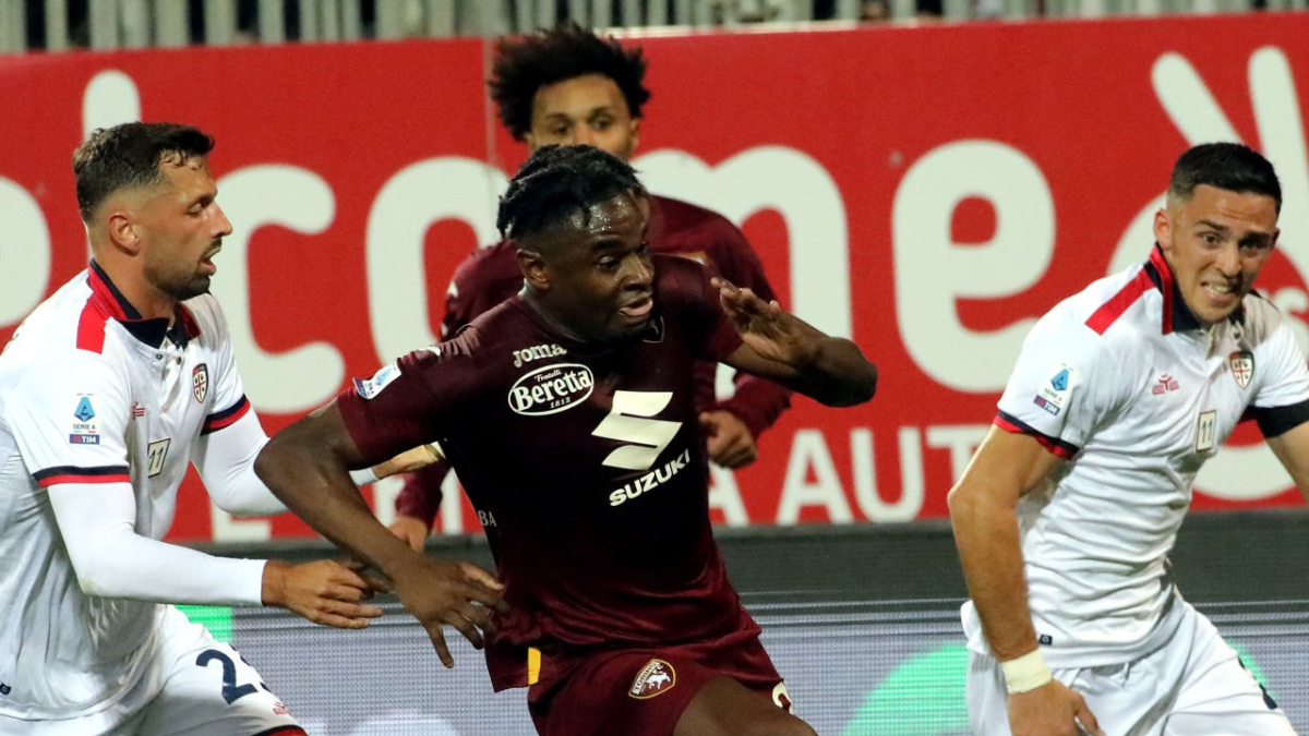 Cagliari and Torino players in action during the match